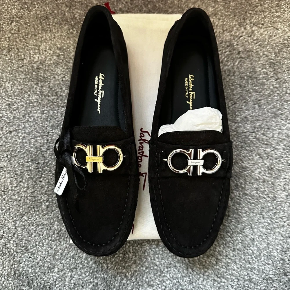 Ferragamo Women's Berra Reversible Gancini Drivers Loafers - Picture 2 of 6